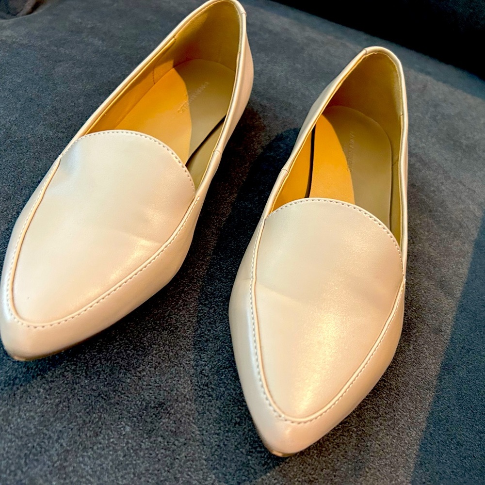 Banana Republic super cute cream flats